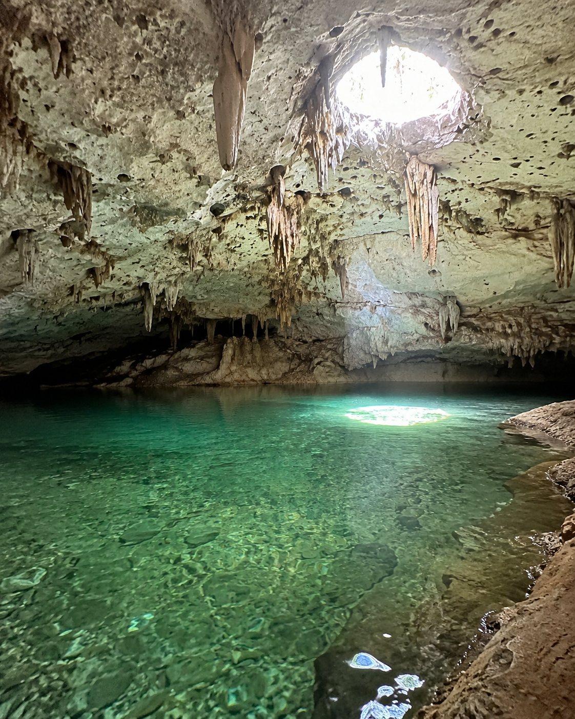 Imagen conceptual del tipo de cenote, no es una fotografía de Bal Mil