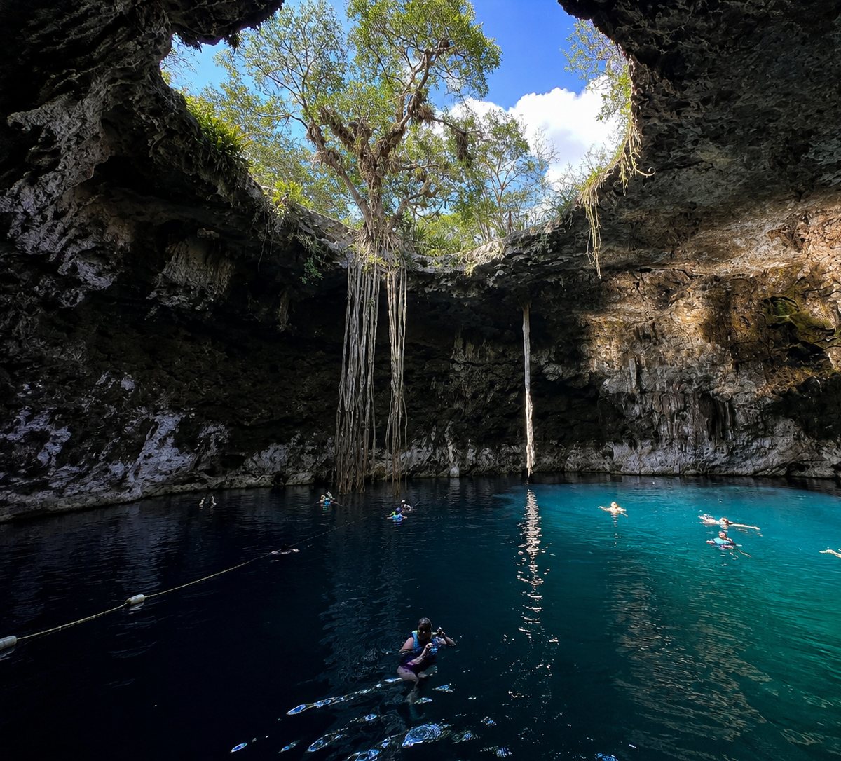 Imagen conceptual del tipo de cenote, no es una fotografía de Cascabel