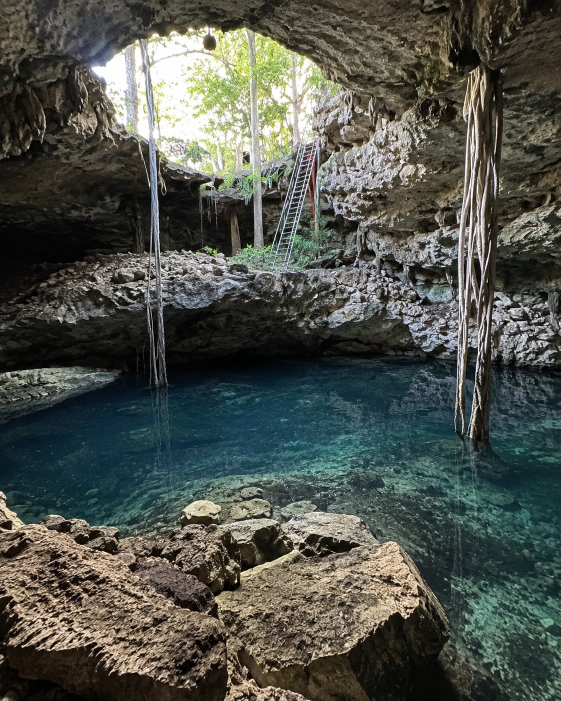 Imagen conceptual del tipo de cenote, no es una fotografía de Chaác tsényuum.